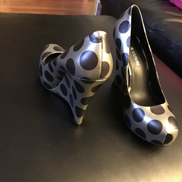 POUR LA VICTOIRE LEATHER POLKA DOT PLATFORM HEELS - Picture 9 of 12